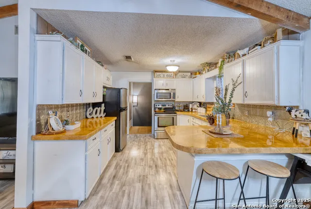 36 Pecan Dr Leakey, TX 78873